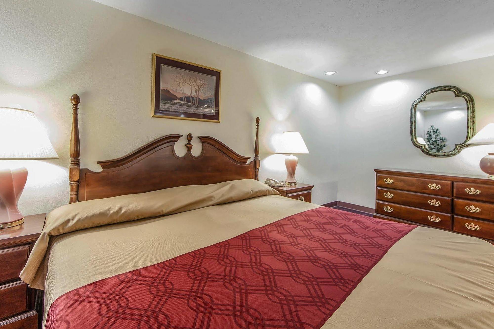 Red Roof Inn Dandridge Bagian luar foto