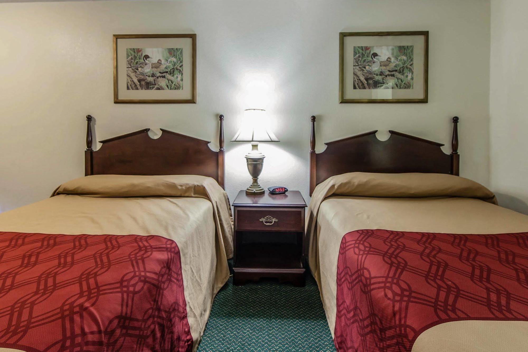 Red Roof Inn Dandridge Bagian luar foto