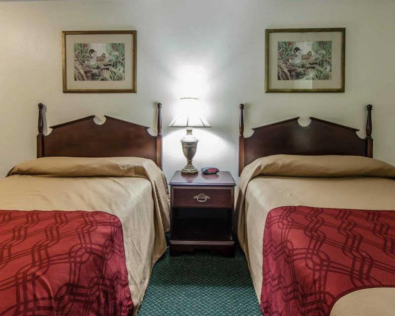 Red Roof Inn Dandridge Bagian luar foto